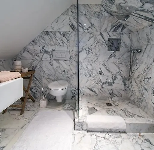 Family מלון 3*